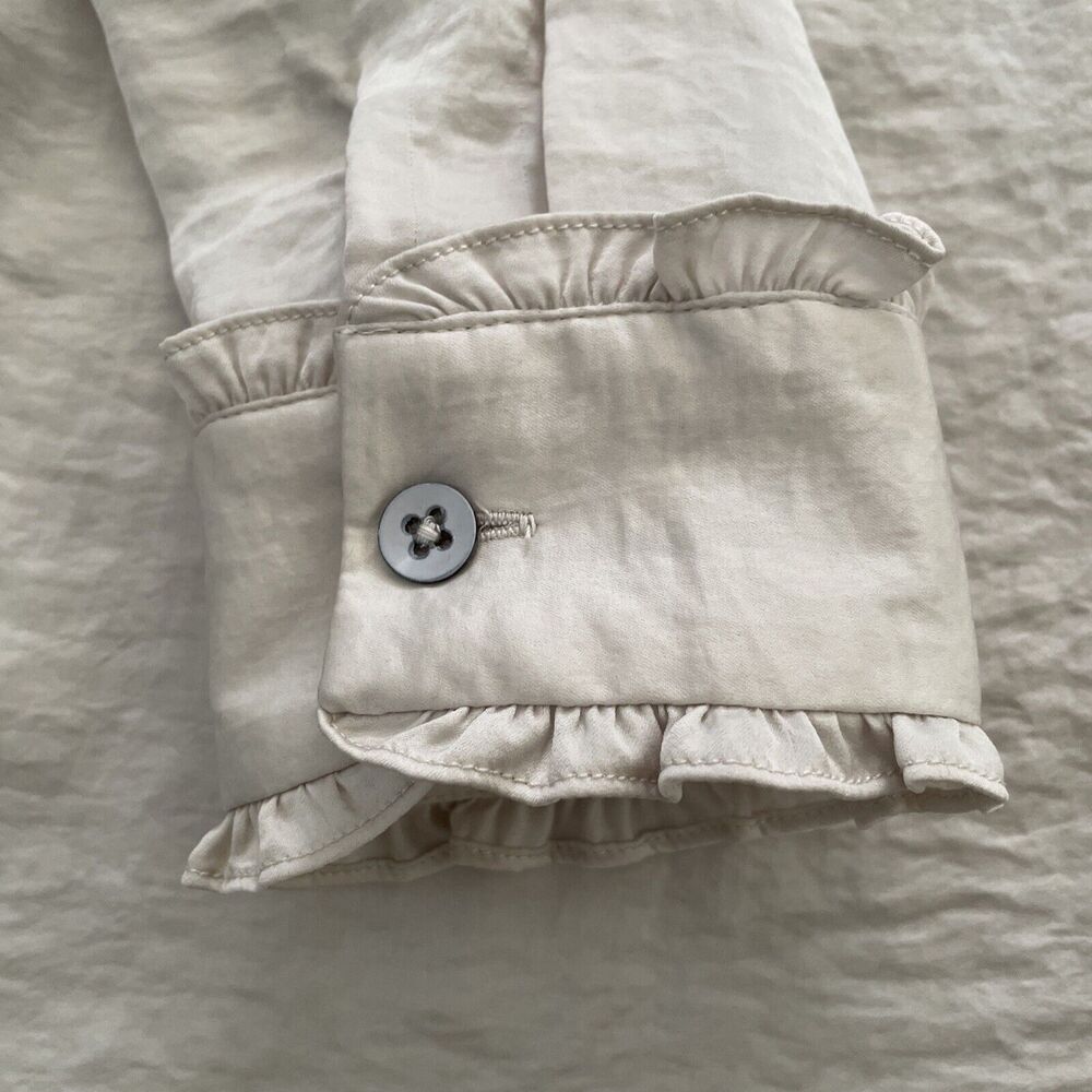 Cabi Blouse Ruffled Long Sleeves V Neck Satin Size M Off White Silk Feel Top - Picture 5 of 10